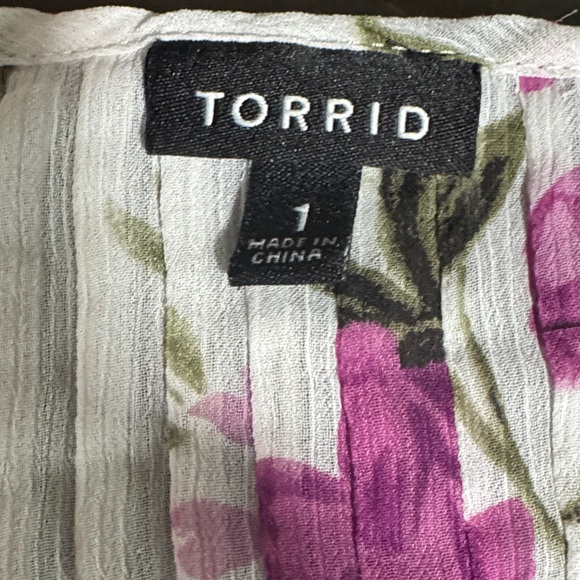 Torrid Purple and White Floral Blouse size 1 - Picture 2 of 7